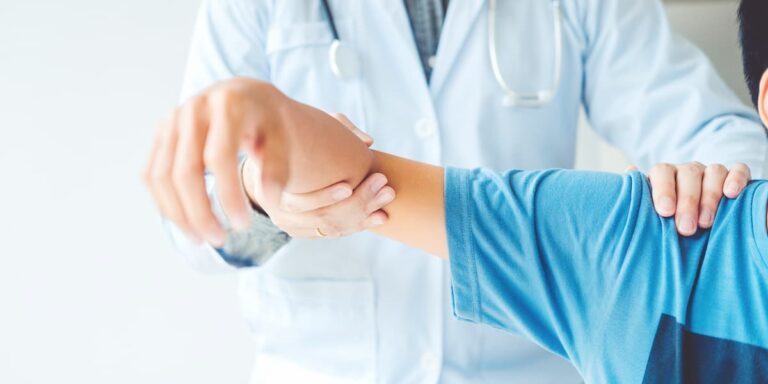 Best shoulder surgeon in balaghat